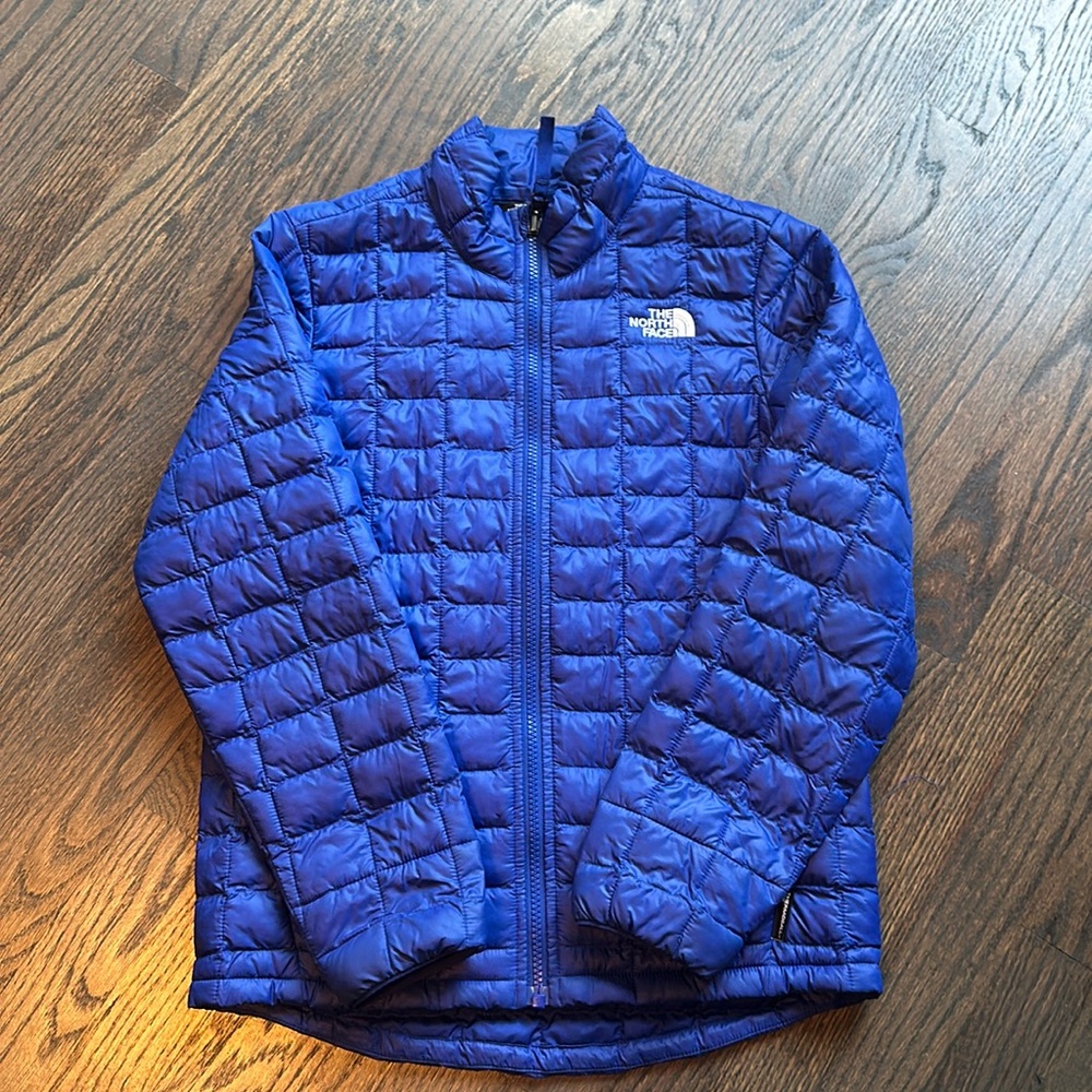 North face light weight puffer - can we work on its own or under a jacket